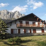 Chalet en venta Foratata, dividido en apartamentos de distintas capacidades